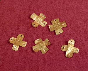 Merovingerkunst: små kors i gull. 6. århundre. Museum of National Archaeology of Saint Germain en Laye