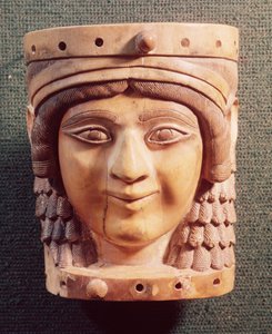 Hodet til en kvinne, kalt brønnens frue eller Mona Lisa av Nimrud, fra Salmanassar III-palasset, 1400-612 f.Kr. av Mesopotamian