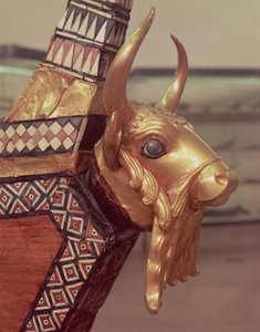 Oksehode, dekorasjon fra en harpe, 2800-2300 f.Kr. (forgylt tre) (se 199559)