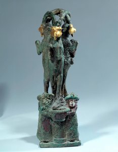 Mesopotamia: koppstøtte i sølv, bronse og gull i form av tre-kabre steinbukk. 1700-tallet f.Kr. 1. dynasti i Babylon. Fra Larsa. Paris, Louvre-museet av Mesopotamian