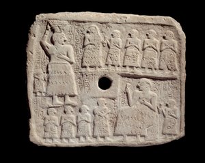Mesopotamia: lavt relieff i kalkstein av Ur-Nanshe (Vår nanshe), konge av Lagash. Sumerisk periode. Fra Tello Paris, musee du Louvre - minnesrelieff for byggingen av en religiøs bygning av Ur-Nanshe, kongen av Lagash (Ur-Nanshe) (Our nanshe) fra