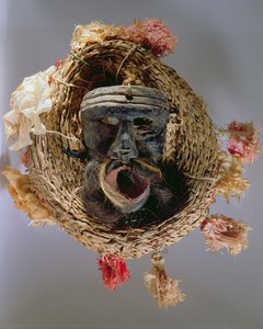 Kostymemaske for feiringen av den meksikanske årlige festivalen Guelaguetza (tre, flettet strå og papir)