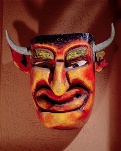 Djevelmaske brukt i en Pastorela fra Guerrero-regionen i Mexico (malt tre)