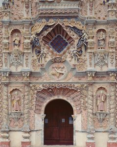 Fasade til Franciscan Mission Church of Saint Francis, 1754-62 av Mexican School