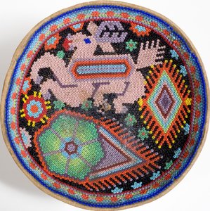Huichol bolle fra Sierra Madre, Mexico (tekstil) av Mexican School