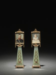 Innrammede miniatyrer: Portrett av tsar Nicholas II og portrett av storhertuginne Olga, firmaet til Peter Carl Fabergé