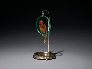 Parrot on a Perch (Parrot), firma av Peter Carl Fabergé (1846-1920)