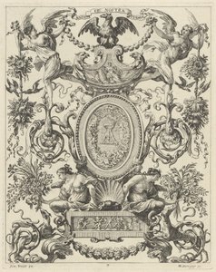 Ornamental panel overbygd av en ørn og mottoet NATOS ET NOSTRA TUEMUR