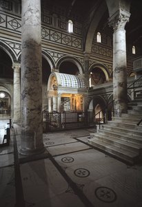 Krusifiksets kapell (ciborium) av Michelozzo di Bartolommeo