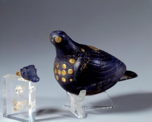 Østlig antikvitet: due i lapis lazuli (lapis lazuli) og gull. Fra nettsiden til Susa. Medio-elamitt periode (Iran). 1200 f.Kr. Paris, Louvre-museet av Middle Elamite Period