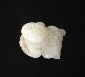 Figur av en gutt, Ming-dynastiet (1368-1644) (jade) av Ming Dynasty Chinese School