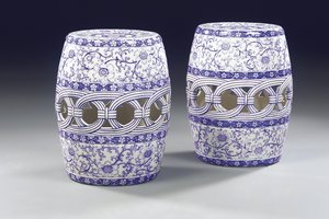 Et par blå og hvite hageseter, ca. 1860 av Mintons Ltd