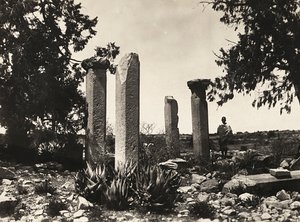 Bygge et imperium i den fascistiske tidsalderen: Axum forblir i Cohaito, 09.05.1936 (s/hvitt-bilde) av Modestino Baldinetti