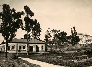 Bygge et imperium i den fascistiske tidsalderen: krets av embetsmenn i Asmara, 09.05.1936 (s/hvitt-bilde) av Modestino Baldinetti