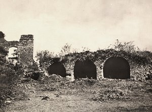 Bygge et imperium i den fascistiske tidsalderen: løvenes grøft i slottet til kong Fasiladas i Gondar, Etiopia, 09.05.1936 (s/hv-bilde) av Modestino Baldinetti