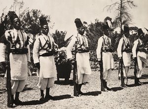 Bygge et imperium i den fascistiske tidsalderen: de trofaste, 09.05.1936 (s/hvitt-bilde) av Modestino Baldinetti