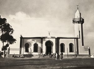 'Building an Empire' i den fascistiske tidsalderen: moskeen i Asmara, 09/05/1936 (s/hvitt-bilde) av Modestino Baldinetti