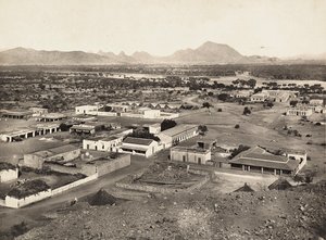 Bygge et imperium i den fascistiske tidsalderen: utsikt over Agordat, 09.05.1936 (s/hvitt-bilde) av Modestino Baldinetti