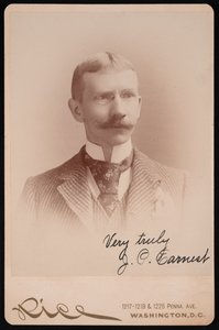 Portrett av J.P. Earnest, mellom 1889 og 1897. av Moses P. Rice
