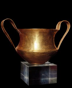Mykensk kunst: gullkanthara (eller kantharos) fra en av de kongelige gravene til nekropolisen på Mykenes. Athen, nasjonalt arkeologisk museum - Mykensk kunst: gullkantharos (drikkebeger med to høye vertikale håndtak) fra en av de kongelige gravene til Myc av Mycenaean Mycenaean
