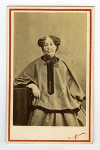 Portrett av forfatter George Sand (1804-1876) (Aurore Dupin), Barones Dudevant. Visittkort av Nadar