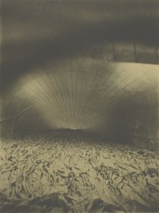 Interiør av Le Géant Inflating, 1863. av Nadar