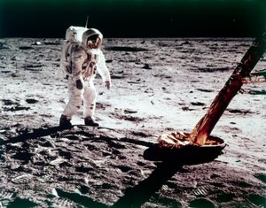 Buzz Aldrin nær etappen til månemodulen på månen, Apollo 11-oppdrag, juli 1969.