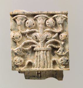 Møbelplakett skåret i relieff med stilisert tre, ca. 8.–7. århundre f.Kr. (elfenbein) av Neo Assyrian
