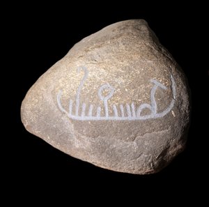 Svensk neolittisk graffiti som representerer et skip. Stockholms historiska museum semsket skinn