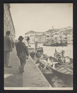 Gondoler langs Canal Grande i Venezia Venezia - Sul canal grande (tittel på objekt) av Neue Photographische Gesellschaft