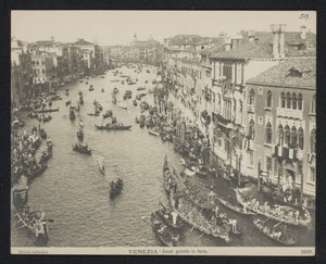 Gondoler på Canal Grande i Venezia Venezia. Canal Grande i Festa (tittel på objekt) av Neue Photographische Gesellschaft