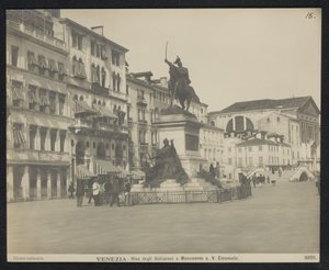 Riva degli Schiavoni te Venetië, med en ruiter standbilde av Victor Emmanuel II fra Italia Venezia - Riva degli Schiavoni og monument til. V. Emanuele (tittel på objekt) av Neue Photographische Gesellschaft