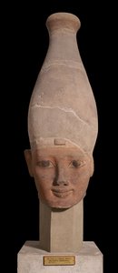 Faraos hode bærer den hvite kronen av Øvre Egypt, ca. 1400 f.Kr. (lertøy)