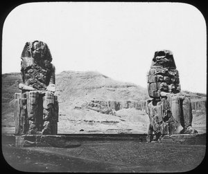 Colossi of Memnon, Luxor Theben, Egypt, c1890 av Newton and Co