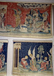 Åpenbaringens henging (1373-1383), n. 61: Den femte engelen tømte sin flaske på tronen til Bete, den sjette tomme på Eufrat. Nedenfor, n. 70, dikterer tjenestens følgesvenn til Johannes og råder ham til å tilbe Gud og ikke ham. Tapet av Ni av Nicolas Bataille