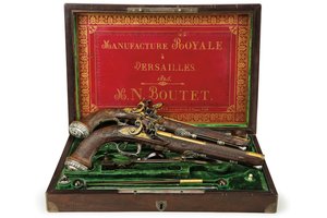 Et par sølvmonterte riflede flintlåspistoler, Versailles