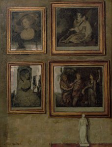 Interiør med malerier og en figur av Niels Holsoe