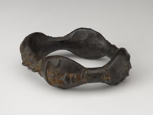 Anklet, sent på 1800- eller tidlig på 900-tallet (støpt kobberlegering)