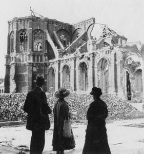 Skader på Notre Dame-kirken, Armentières, Frankrike, første verdenskrig, c1914-c1918