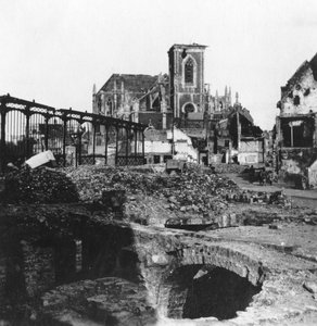 Skadet eksteriør av St Vaast-kirken, Armentières, Frankrike, første verdenskrig, c1914-c1918