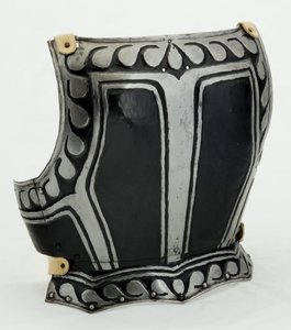 Bakplate, ca. 1580 (lakkert stål med moderne skinn) av North German School