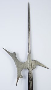 Hellebard (stål og tre)
