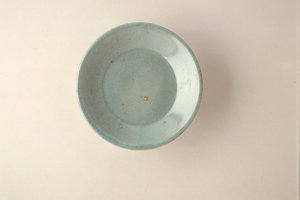 Sjelden Ruyao grunne tallerken (keramikk) (se også 466676)