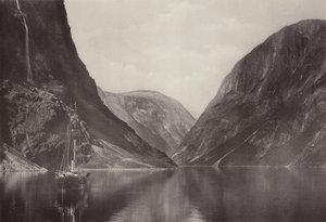 Nærøyfjorden fra Vikingvang Hotel (s/hvitt bilde) av Norwegian Photographer