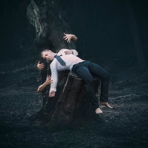 Surrealistisk skogssøvn av Nuno Araujo