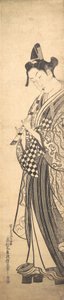 Ung mann går mot venstre på High Geta og spiller på fløyte mens han går, ca. ..., ca. 1745. av Okumura Masanobu
