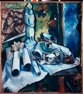 Stilleben med papirrullene (uorden i en kunstners atelier, med en statuett, et maleri av en manns ansikt og en hodeskalle) - Stilleben (stilleben med papirrullene) - Maleri av Olga Vladimirovna Rozanova (1886-1918), olje på lerret
