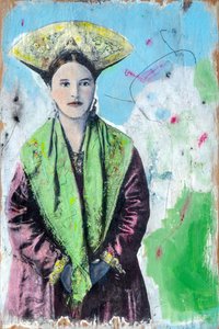 Damina russa, 2024 (blandet teknikk på tre) av Olivia Gozzano