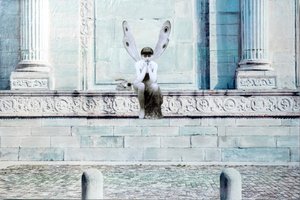 Fatina, 2021 (blandet teknikk på lerret) av Olivia Gozzano