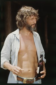 Kris Kristofferson med øl av Orlando Suero